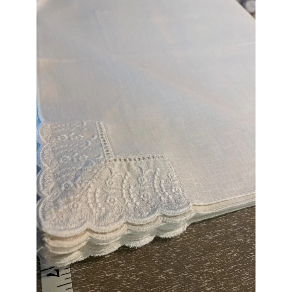 Vintage Ivory Linen Table Napkins With Lace Trim 17x17